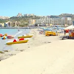 Apartament Seafront Terrace, Lounger & Panoramic Ocean Views Mellieħa