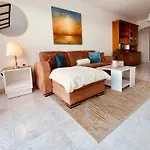 Apartament Seafront Terrace, Lounger & Panoramic Ocean Views Mellieħa
