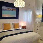 Apartament Seafront Terrace, Lounger & Panoramic Ocean Views *