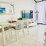 Seafront Terrace, Lounger & Panoramic Ocean Views * Mellieħa