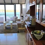 Seafront Terrace, Lounger & Panoramic Ocean Views Apartament