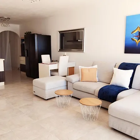 Apartment Seafront Terrace, Lounger & Panoramic Ocean Views Mellieħa