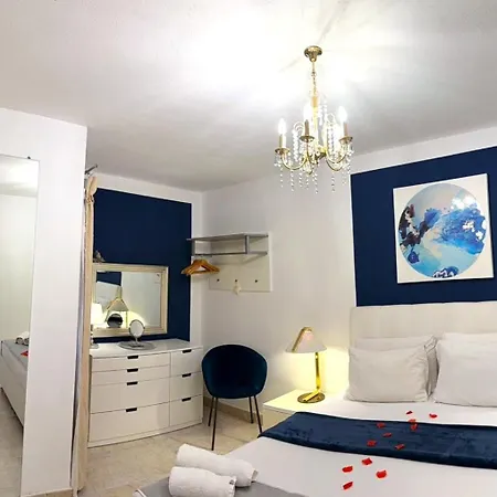 Seafront Terrace, Lounger & Panoramic Ocean Views דירה *