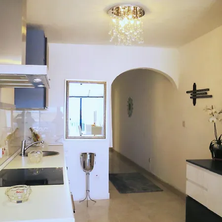 Seafront Terrace, Lounger & Panoramic Ocean Views *