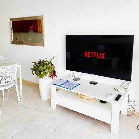 Seafront Terrace, Lounger & Panoramic Ocean Views * מליאהה