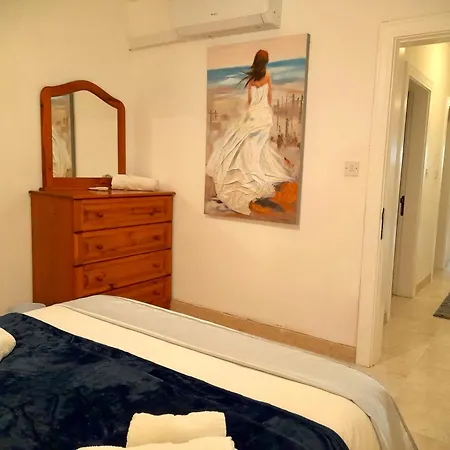 Seafront Terrace, Lounger & Panoramic Ocean Views מליאהה