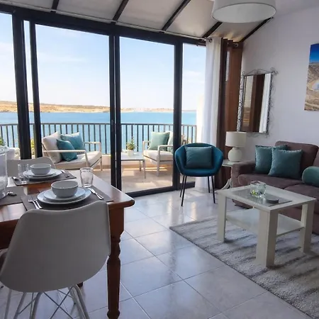 Seafront Terrace, Lounger & Panoramic Ocean Views *