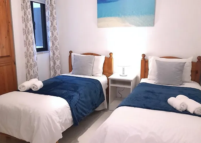 Seafront Terrace, Lounger & Panoramic Ocean Views Apartamento *