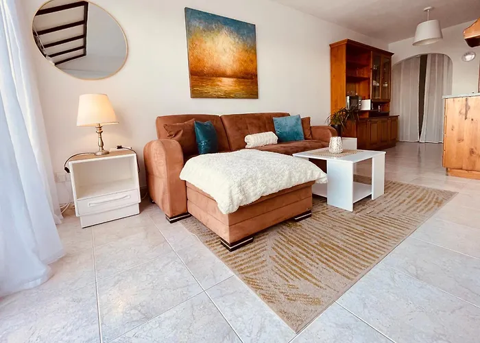 Apartamento Seafront Terrace, Lounger & Panoramic Ocean Views Mellieha