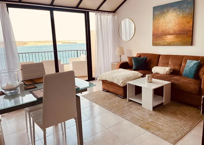 Seafront Terrace, Lounger & Panoramic Ocean Views * Mellieha