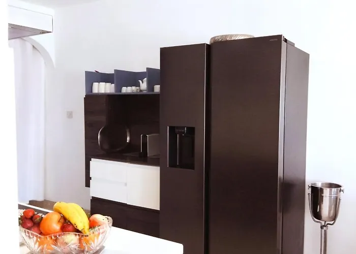 Seafront Terrace, Lounger & Panoramic Ocean Views *