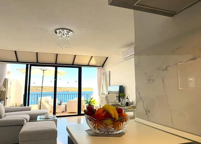 Apartamento Seafront Terrace, Lounger & Panoramic Ocean Views