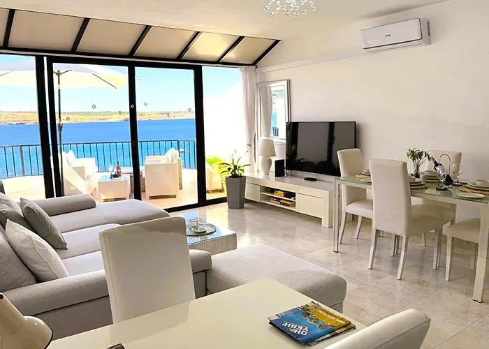 Apartamento Seafront Terrace, Lounger & Panoramic Ocean Views *