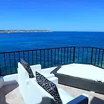 Апартаменты Seafront Terrace, Lounger & Panoramic Ocean Views