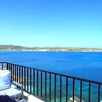 Seafront Terrace, Lounger & Panoramic Ocean Views Апартаменты Меллиеха