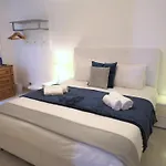 Seafront Terrace, Lounger & Panoramic Ocean Views Апартаменты *