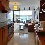 Seafront Terrace, Lounger & Panoramic Ocean Views Апартаменты Меллиеха