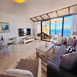 Seafront Terrace, Lounger & Panoramic Ocean Views Appartement Mellieħa