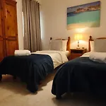 Seafront Terrace, Lounger & Panoramic Ocean Views Lejlighed *
