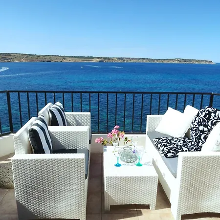 Apartment Seafront Terrace, Lounger & Panoramic Ocean Views Mellieha