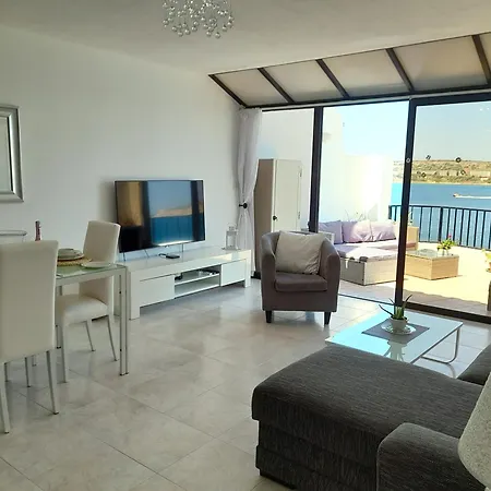 Seafront Terrace, Lounger & Panoramic Ocean Views