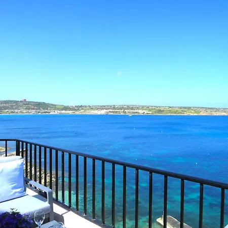 Seafront Terrace, Lounger & Panoramic Ocean Views Apartmán Mellieħa
