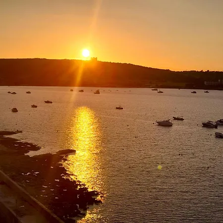 Apartament Seafront Sun Terrace, Loungers & Panoramic Ocean Views *