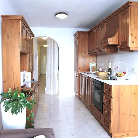 Seafront Terrace, Lounger & Panoramic Ocean Views Апартаменты *