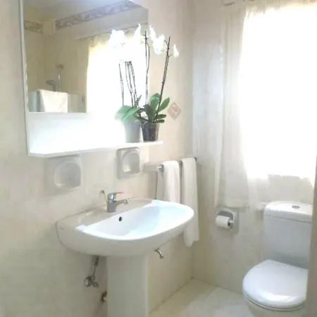 Seafront Terrace, Lounger & Panoramic Ocean Views Apartmán Mellieħa