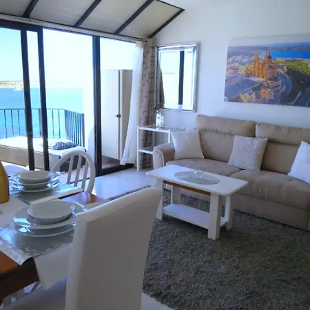 Seafront Terrace, Lounger & Panoramic Ocean Views Mellieha