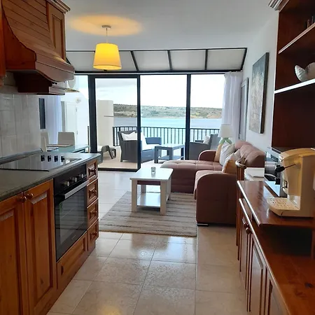 Seafront Terrace, Lounger & Panoramic Ocean Views Apartment Mellieha
