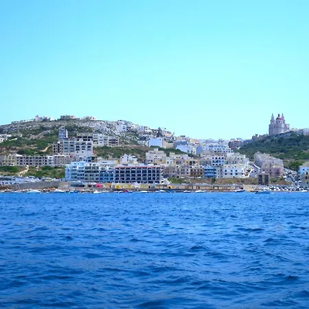 Seafront Terrace, Lounger & Panoramic Ocean Views Apartment *