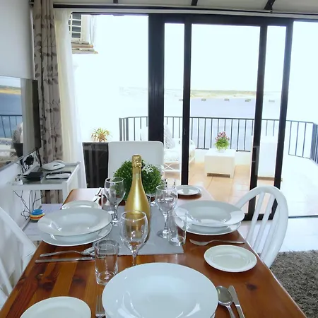 Apartment Seafront Terrace, Lounger & Panoramic Ocean Views