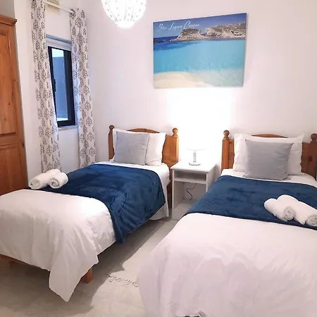 Seafront Terrace, Lounger & Panoramic Ocean Views Апартаменты *