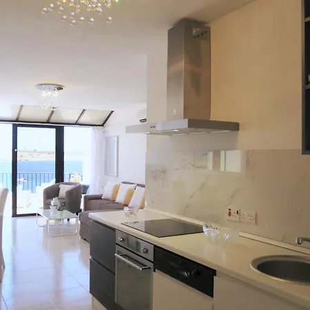 Apartment Seafront Terrace, Lounger & Panoramic Ocean Views Mellieha