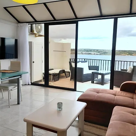 Seafront Terrace, Lounger & Panoramic Ocean Views * Mellieha