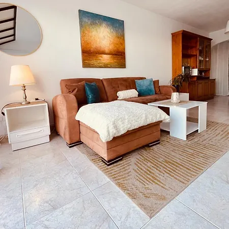 Apartment Seafront Terrace, Lounger & Panoramic Ocean Views Mellieha