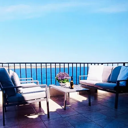 Seafront Sun Terrace, Loungers & Panoramic Ocean Views Apartament Mellieħa