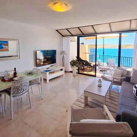 Apartment Seafront Terrace, Lounger & Panoramic Ocean Views Mellieha