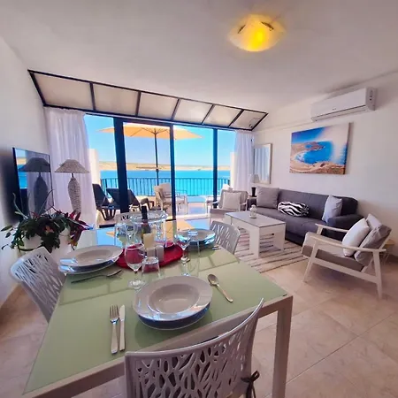 Seafront Terrace, Lounger & Panoramic Ocean Views *