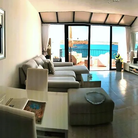 Seafront Terrace, Lounger & Panoramic Ocean Views