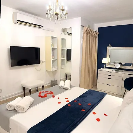 Apartment Seafront Terrace, Lounger & Panoramic Ocean Views