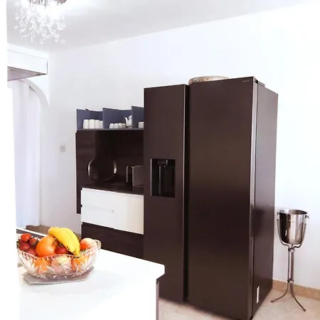 Seafront Terrace, Lounger & Panoramic Ocean Views *