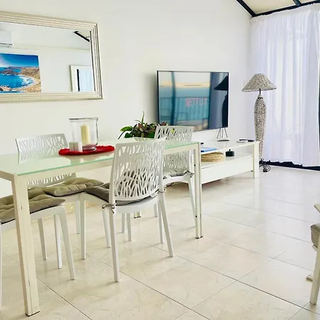 Seafront Terrace, Lounger & Panoramic Ocean Views * Mellieħa