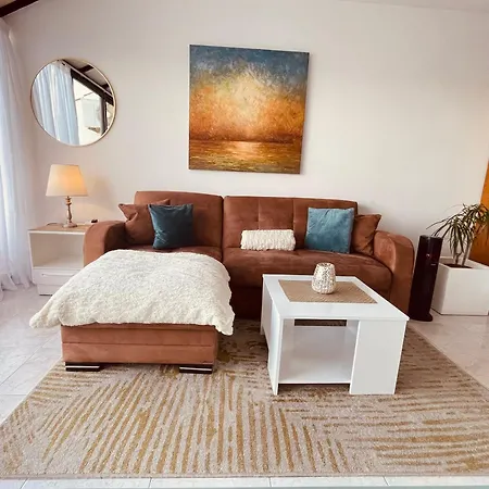 Seafront Apart Sun Terrace, Loungers & Panoramic Ocean Views *