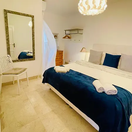 Apartament Seafront Sun Terrace, Loungers & Panoramic Ocean Views