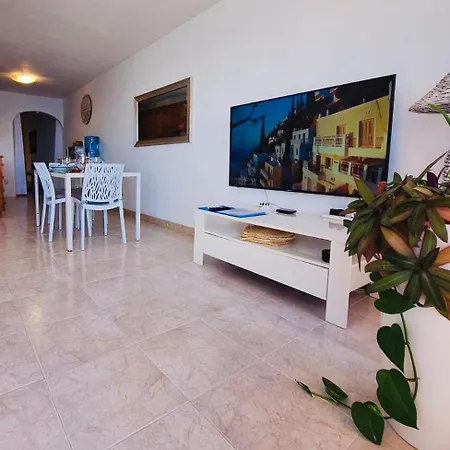 Seafront Terrace, Lounger & Panoramic Ocean Views Апартаменты *