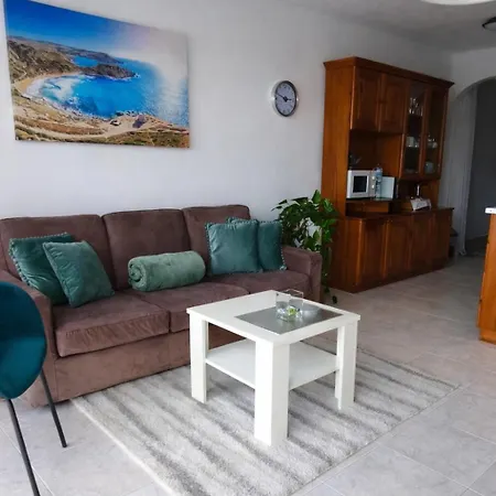Seafront Terrace, Lounger & Panoramic Ocean Views *