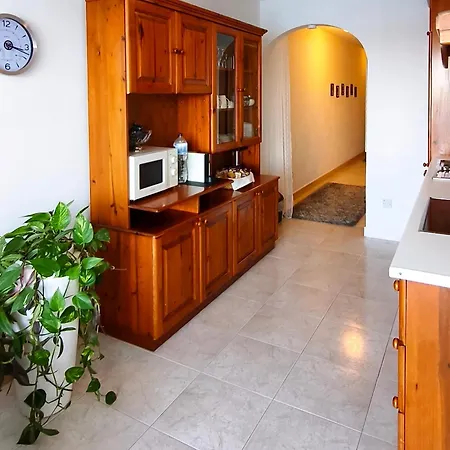 Apartament Seafront Sun Terrace, Loungers & Panoramic Ocean Views *