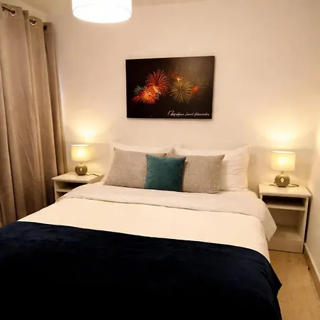 Apartament Seafront Sun Terrace, Loungers & Panoramic Ocean Views